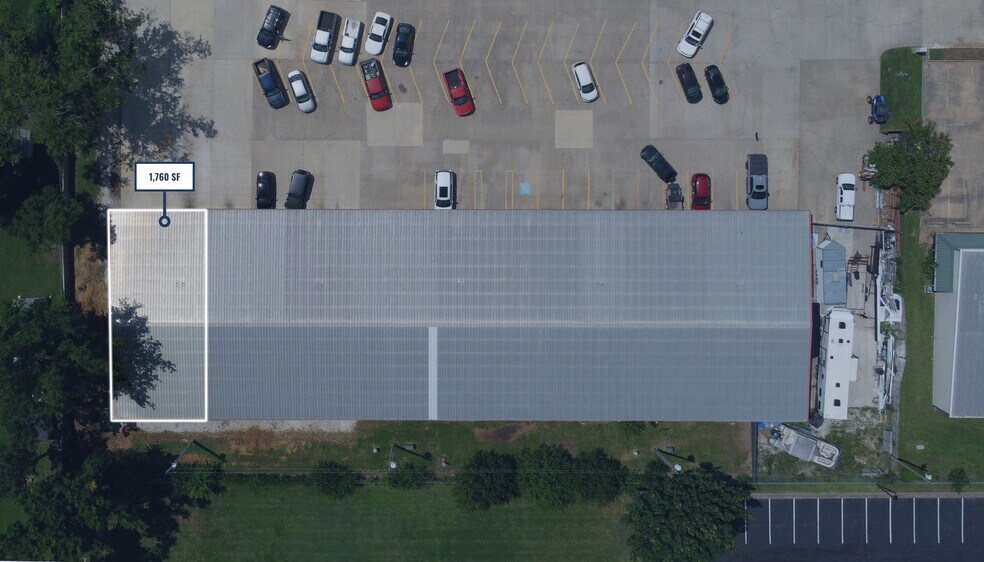 More Photos Of 1601-1623 Acorn Dr, Rogers Distribution For Lease