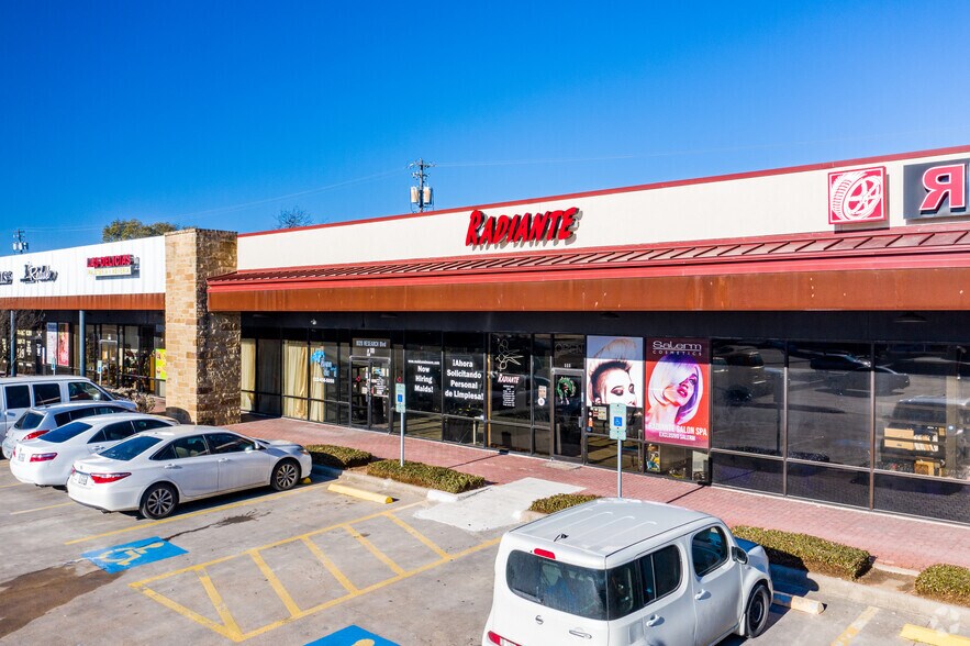 More Photos Of 8120 Research Blvd, Austin Unknown For Lease