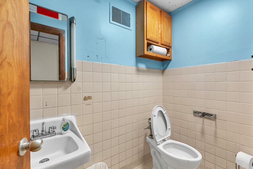 More Photos Of 330 Upton Ave, Battle Creek Warehouse For Sale