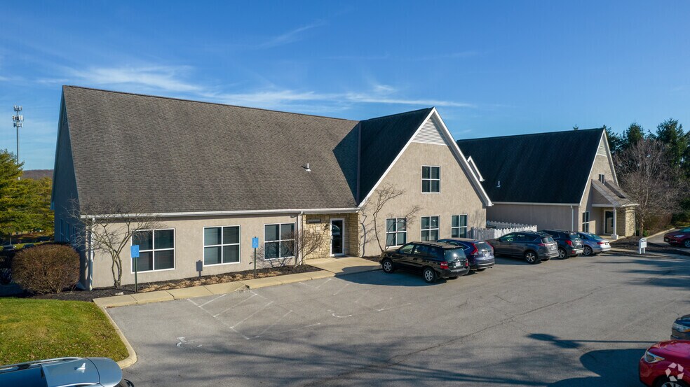 More Photos Of 1460-1466 Manning Pky, Powell Office For Sale