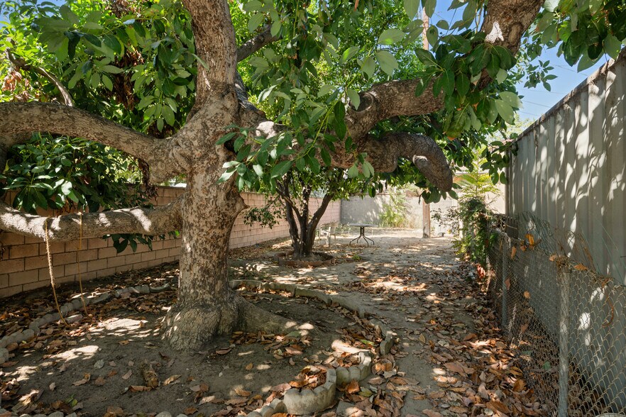 More Photos Of 445 S Main St, Burbank Apartments For Sale