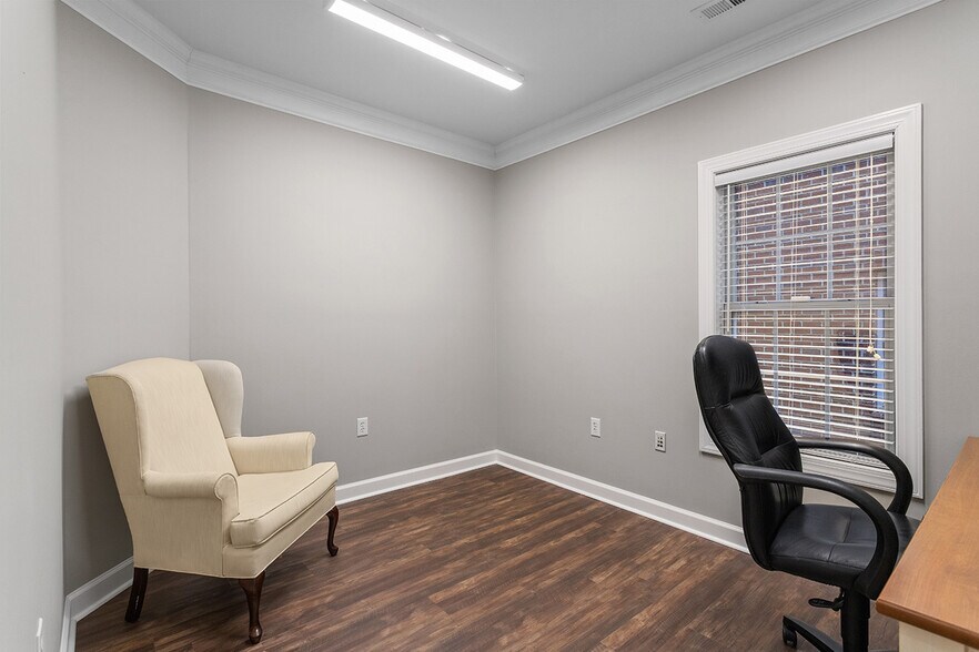 More Photos Of 6501 Creedmoor Rd, Raleigh Office Residential For Lease
