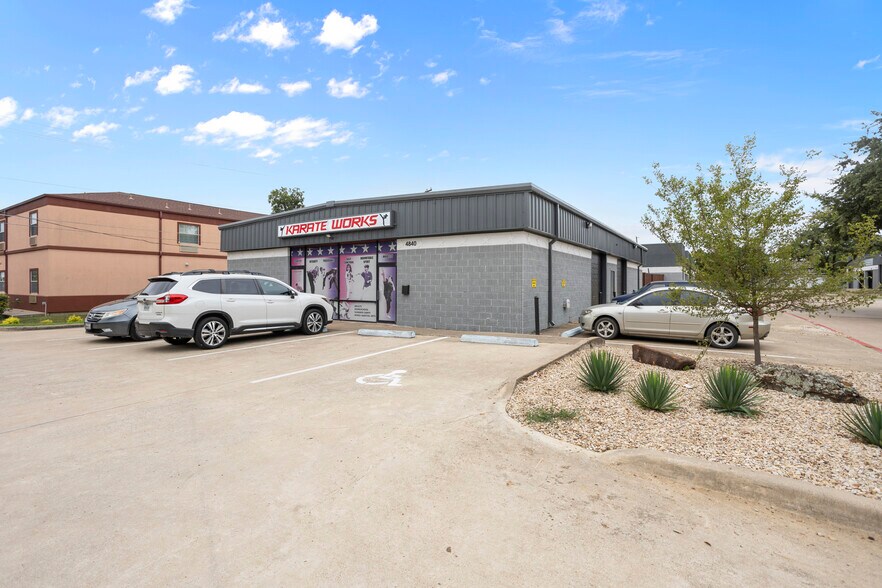 More Photos Of 4734 Benbrook Blvd, Benbrook Unknown For Lease