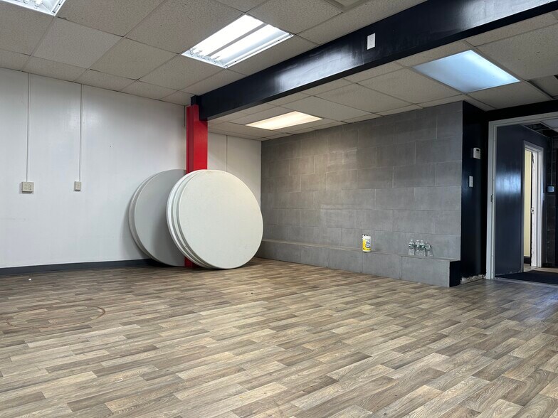 More Photos Of 733-759 Memorial Ave, West Springfield Showroom For Sale