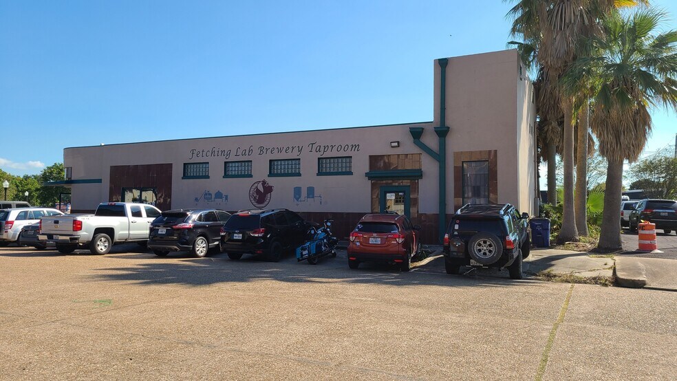 More Photos Of 221 6th St N, Texas City General Retail For Sale