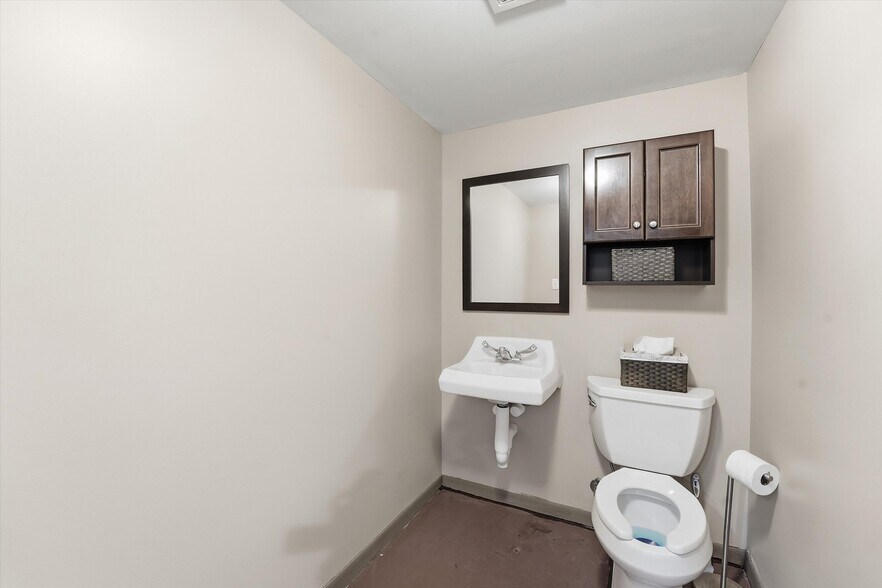 More Photos Of 14102 Pine Meadow Ln, Tomball Warehouse For Sale