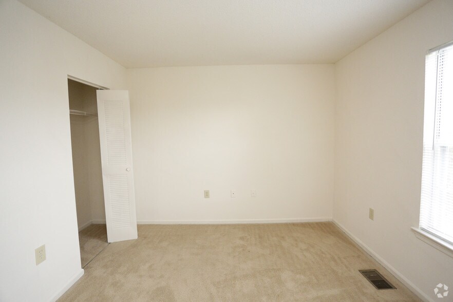 More Photos Of 5600 Salem Run Blvd, Fredericksburg Apartments For Sale