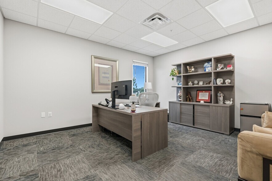 More Photos Of 131 S Country Club Rd, Lake Mary Office For Sale