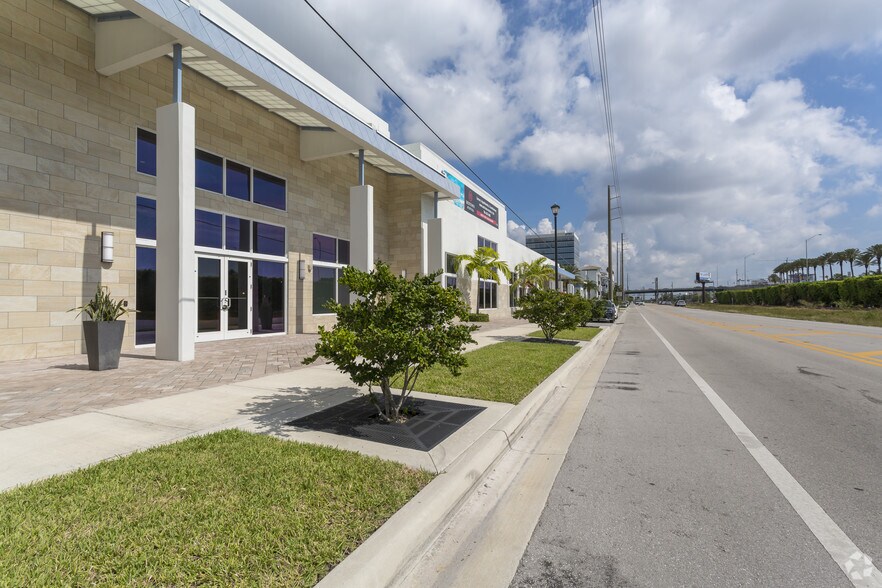 More Photos Of 20080 W Dixie Hwy, Miami General Retail For Lease