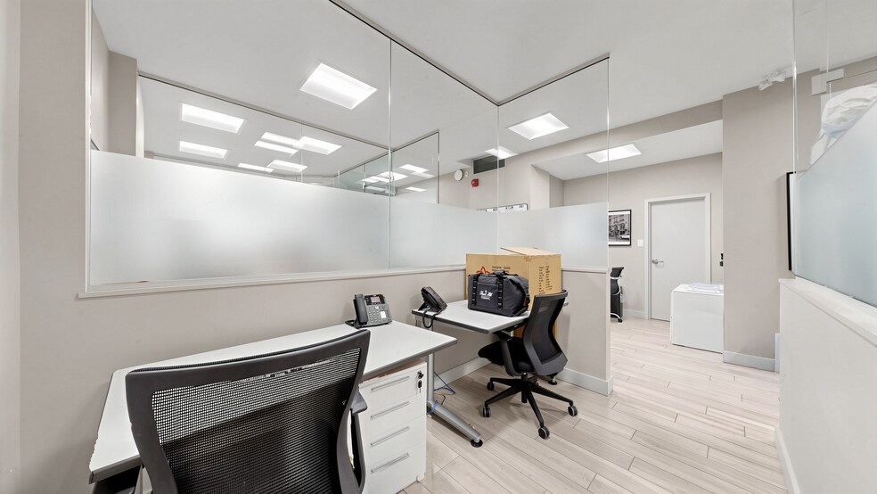 More Photos Of 1909-1911 Avenue Rd, Toronto Storefront For Lease