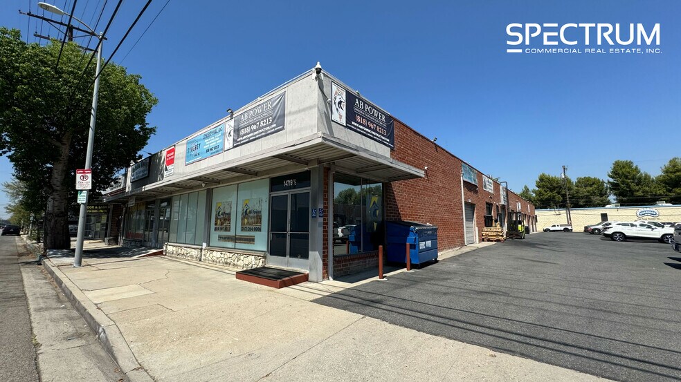 Primary Photo Of 14713-14721 1/2 Oxnard St, Van Nuys Warehouse For Lease