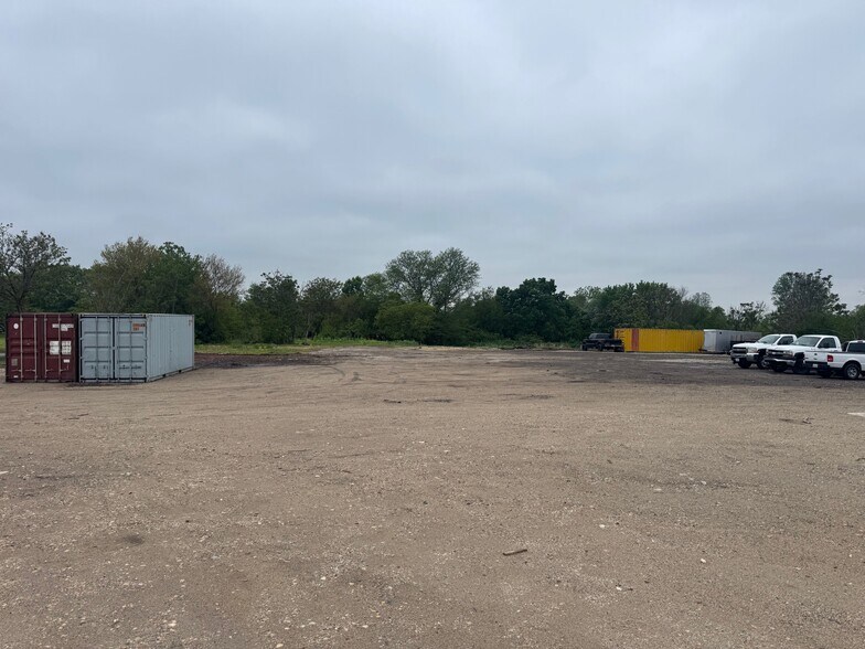 More Photos Of 1103 Fabyan Pkwy, Geneva Manufacturing For Lease