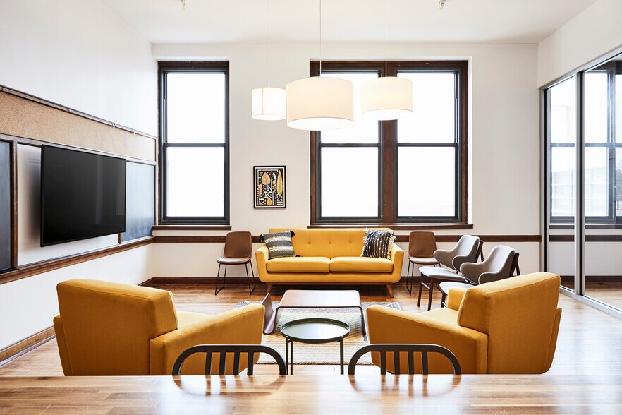 More Photos Of 300 E 39th St, Kansas City Unknown For Lease