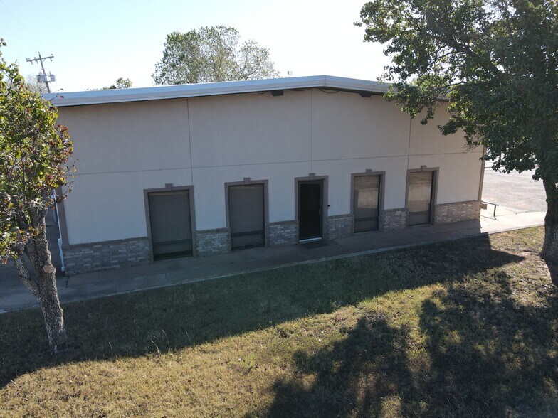More Photos Of 5608-5608 Industrial Blvd, Edmond Warehouse For Lease