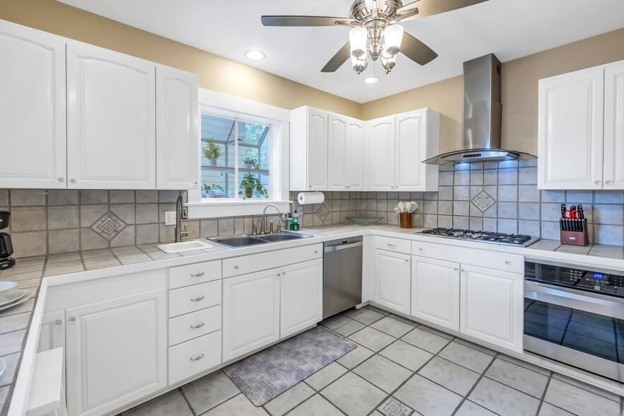 More Photos Of 635 Bay St NE, Saint Petersburg Hospitality For Sale