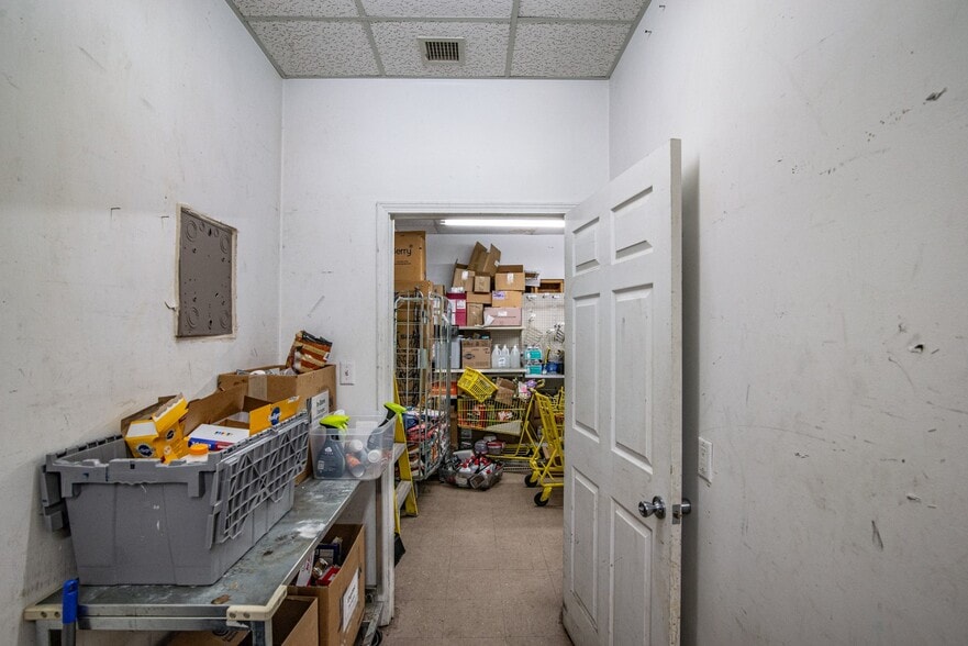 More Photos Of 1215 Main St, Munfordville Freestanding For Sale