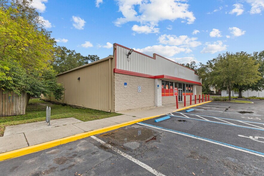 More Photos Of 1945 Kings Rd, Jacksonville Freestanding For Lease