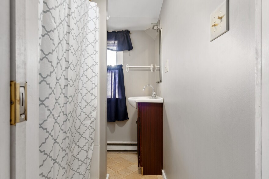 More Photos Of 13 Park Ave, Hadley Restaurant For Sale