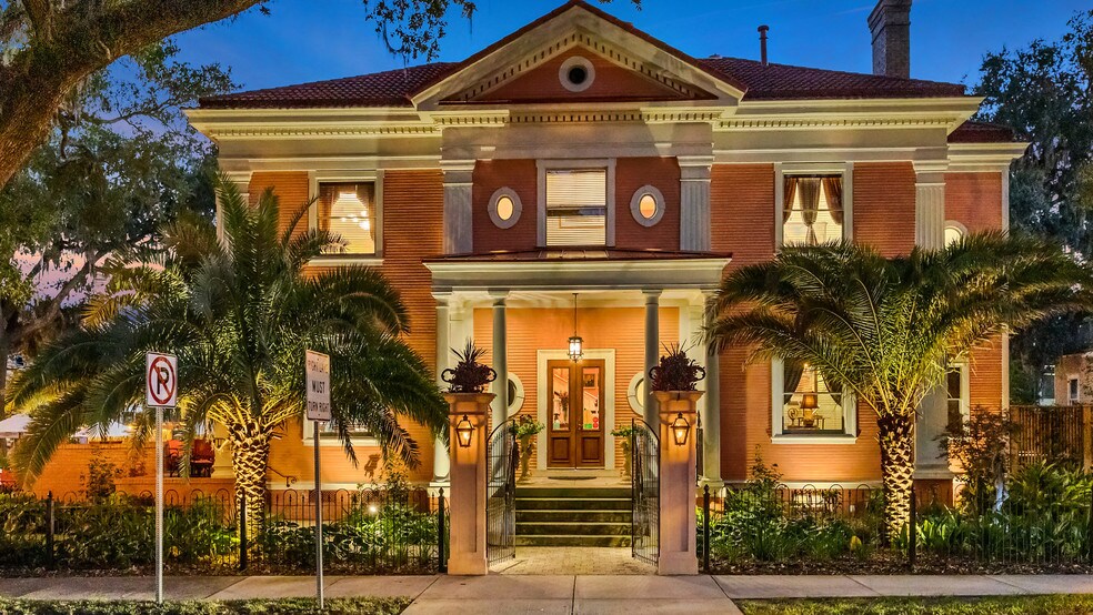 More Photos Of 119 E 37th St, Savannah Restaurant For Sale