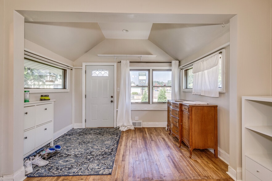 More Photos Of 1025 Southview Blvd, South Saint Paul Restaurant For Sale