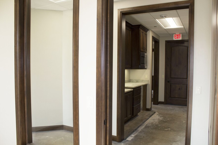 More Photos Of 2513 S Kelly Ave, Edmond Office For Lease