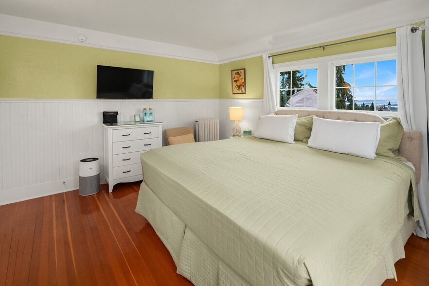 More Photos Of 131 E 12th St, Port Angeles Hotel For Sale