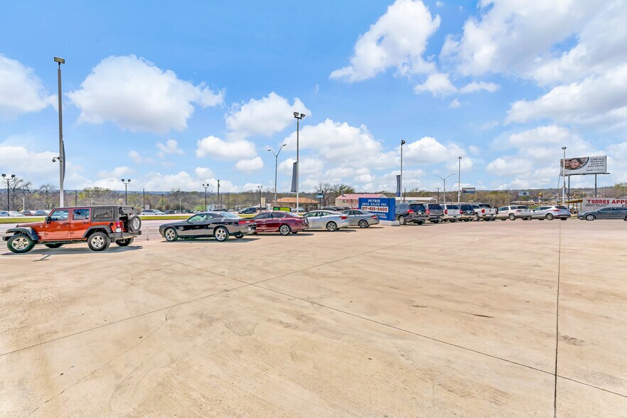 More Photos Of 2104 Jacksboro Hwy, Fort Worth Freestanding For Lease