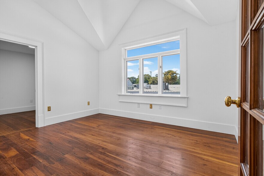 More Photos Of 112 W Doty Ave, Summerville Coworking Space