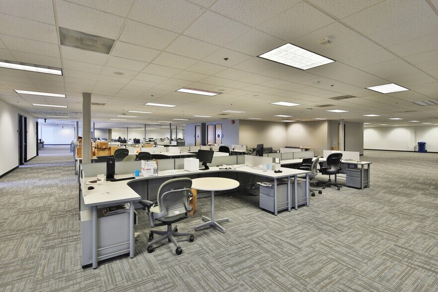 More Photos Of 26081 Avenue Hall, Valencia Industrial For Lease