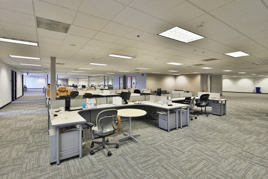 More Photos Of 26081 Avenue Hall, Valencia Industrial For Sale