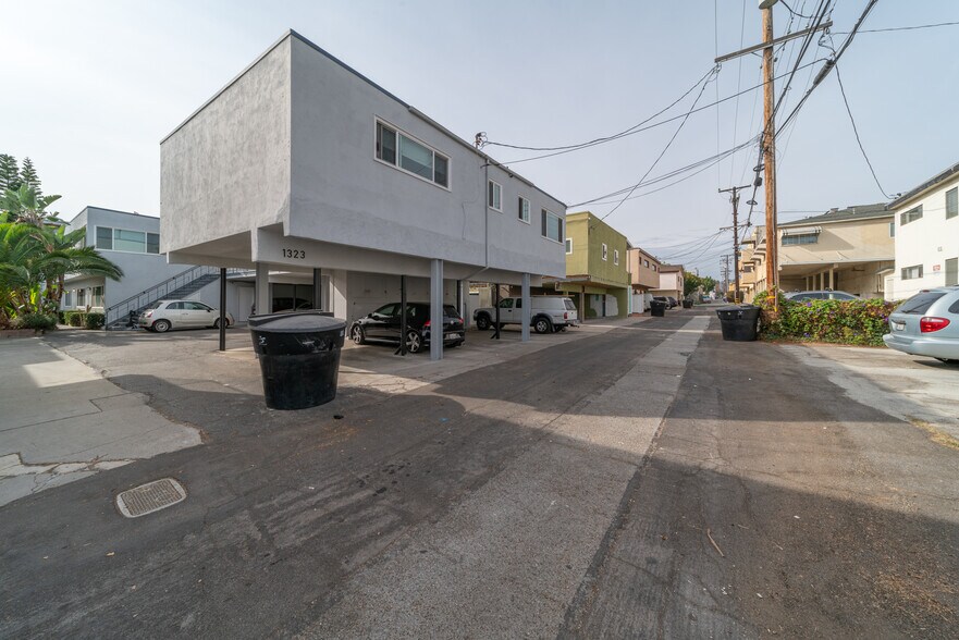 More Photos Of 1323 11th St, Santa Monica Apartments For Sale
