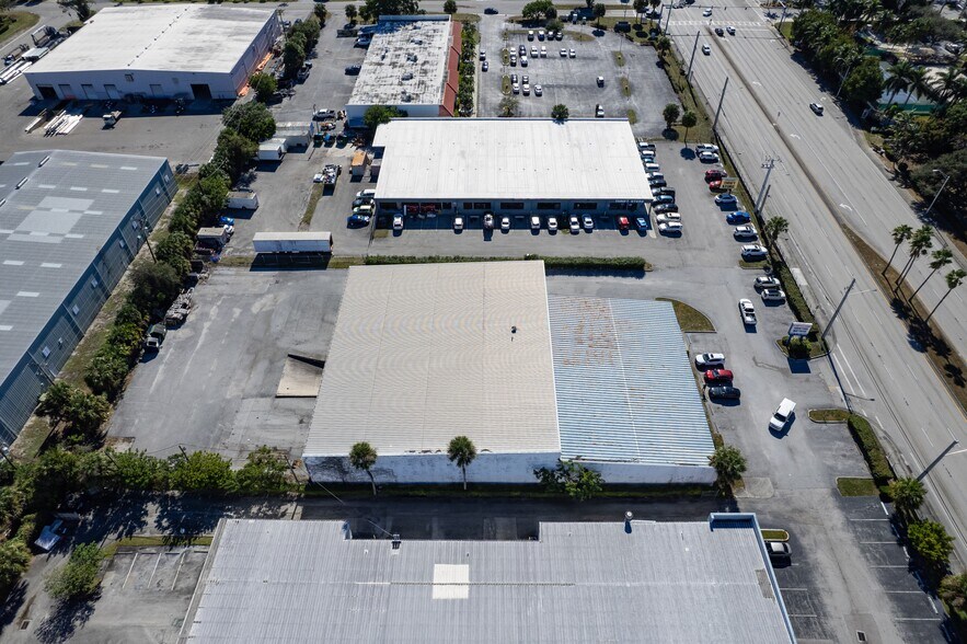 More Photos Of 6588 N Military Trl, West Palm Beach Light Distribution For Lease