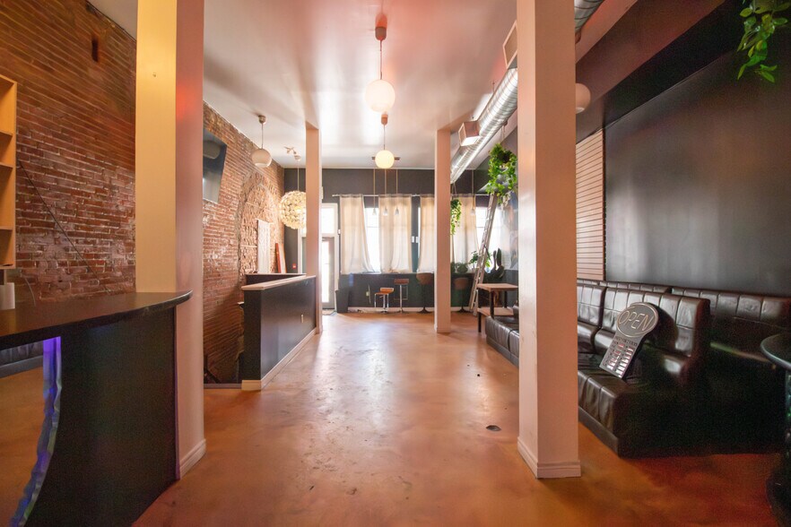 More Photos Of 108 St Paul St E, St Catharines Storefront Retail Office For Lease