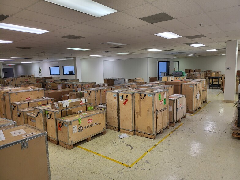 More Photos Of 1335 Valwood Pky, Carrollton Medical For Lease