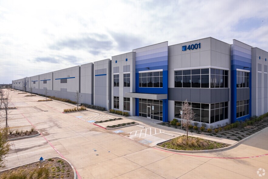 More Photos Of 4001 N Prairie Creek Rd, Dallas Distribution For Lease