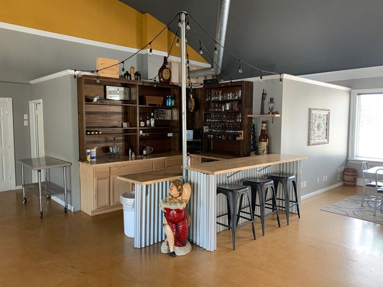 More Photos Of 17 Seward Ave NW, Grand Rapids Medical For Lease