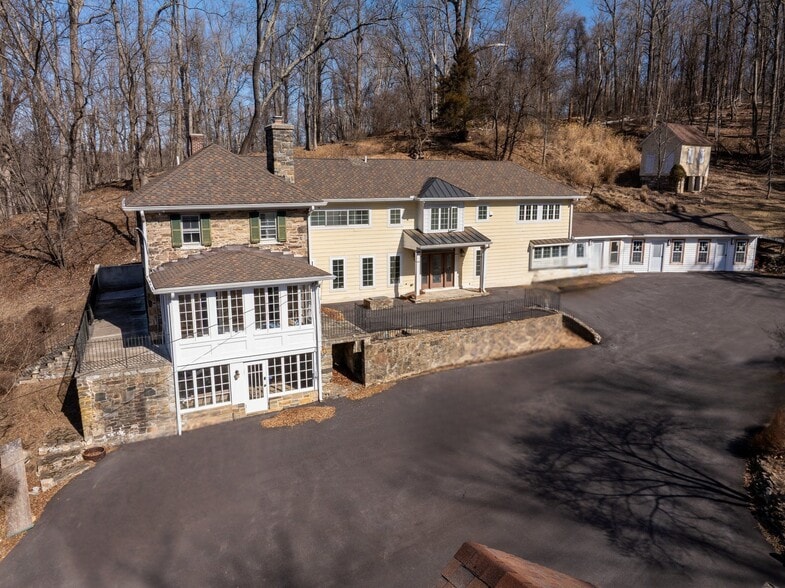 Primary Photo Of 14943 York Rd, Sparks Glencoe Specialty For Sale