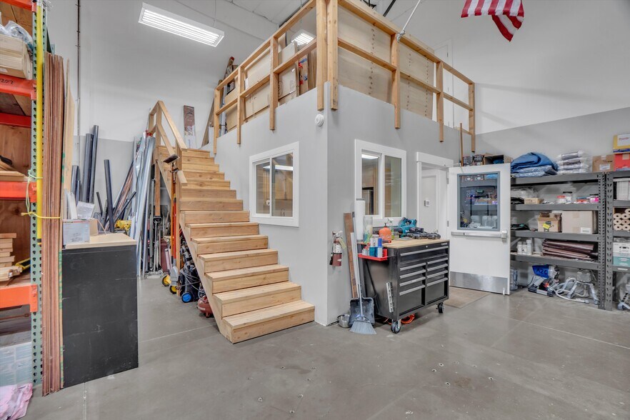 More Photos Of 5380 Gateway Plaza Dr, Benicia Industrial For Sale