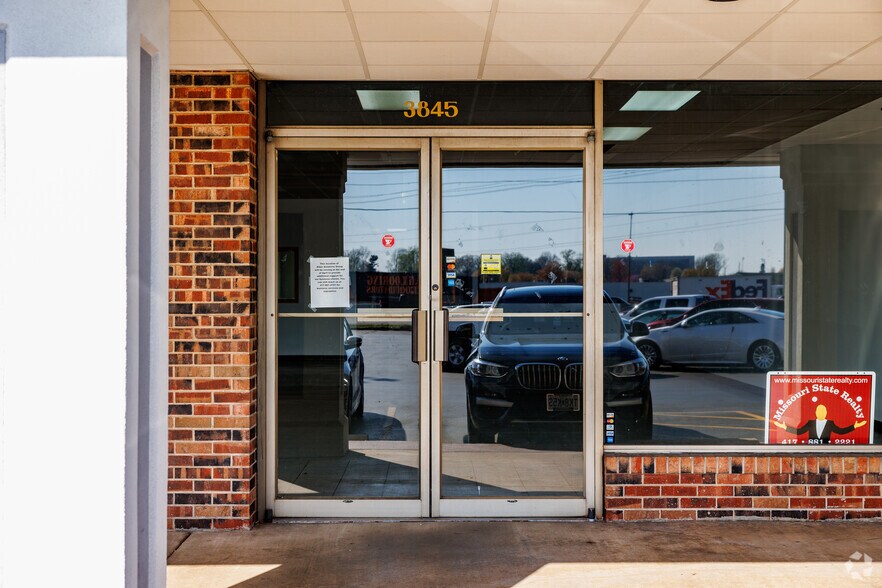 More Photos Of 3800-3900 S Campbell Ave, Springfield Unknown For Lease