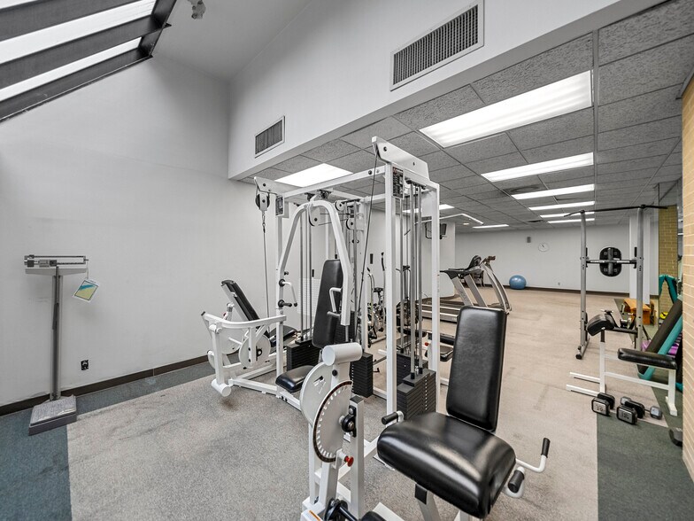 More Photos Of 375 Municipal Dr, Richardson Medical For Lease