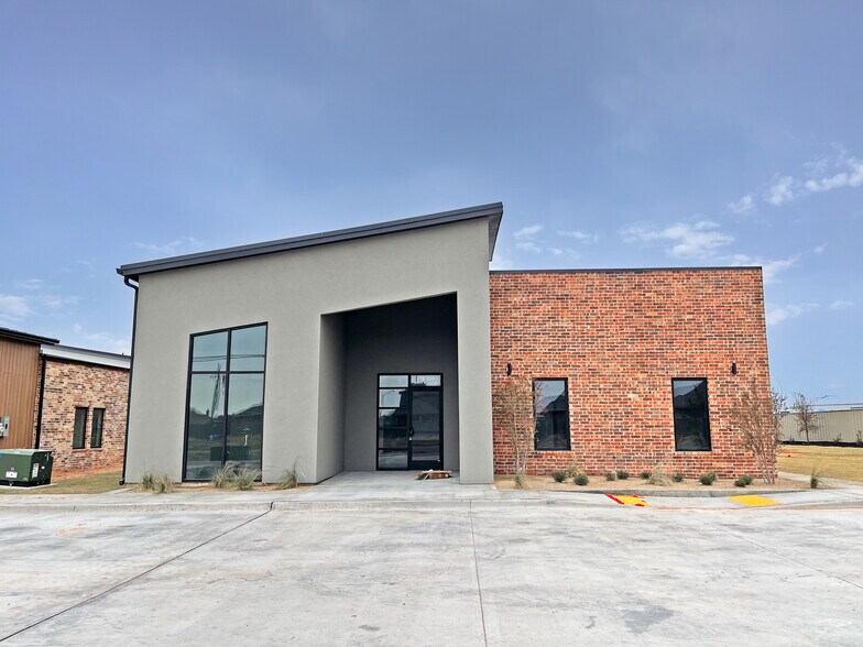 More Photos Of 6905 Alcove Ave, Lubbock Office For Lease