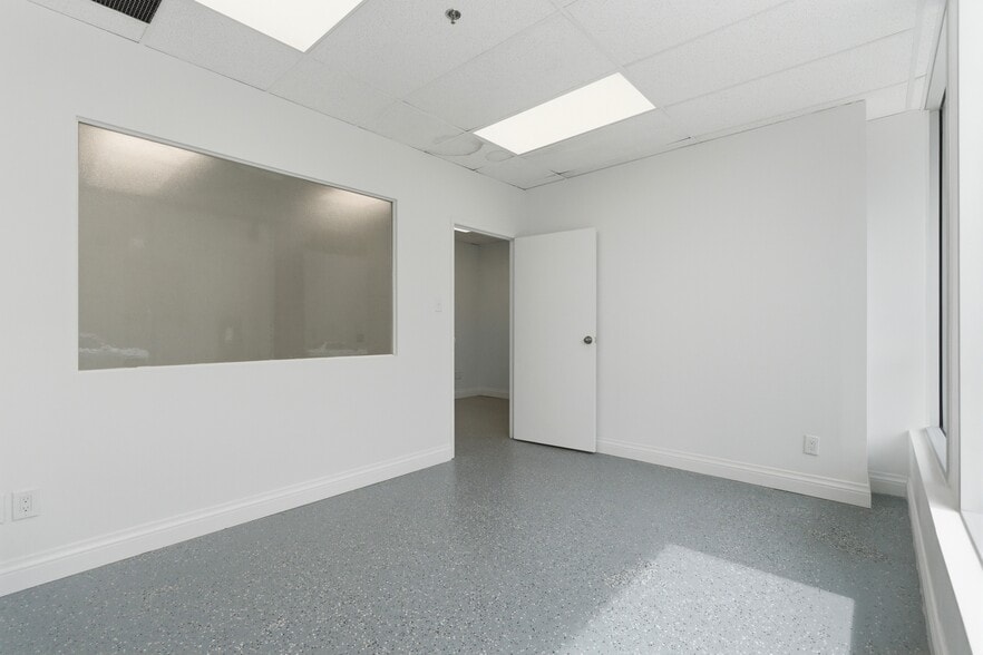 More Photos Of 397 Humberline Dr, Toronto Warehouse For Sale