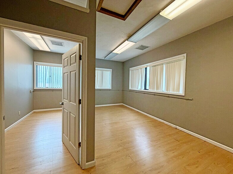 More Photos Of 531 Vandalia St, Collinsville Office For Sale