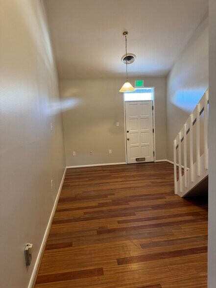 More Photos Of 311 Maple Ave W, Vienna Medical For Lease