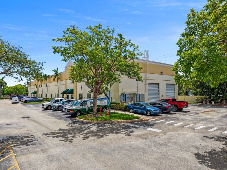 More Photos Of 917 NW 31st Ave, Pompano Beach Service For Sale