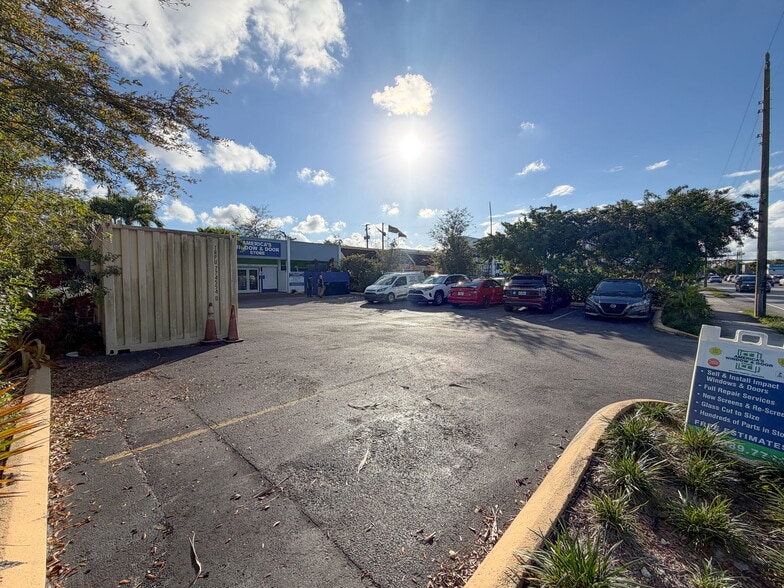 More Photos Of 5908 Johnson St, Hollywood Light Manufacturing For Sale