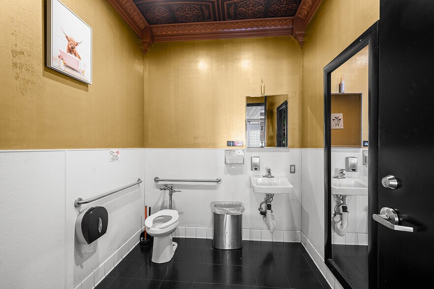 More Photos Of 4727 University Ave, San Diego Restaurant For Sale