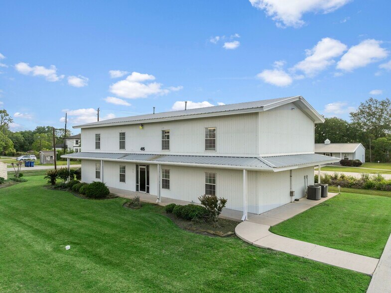 More Photos Of 421 Jones Rd, Highlands Warehouse For Lease