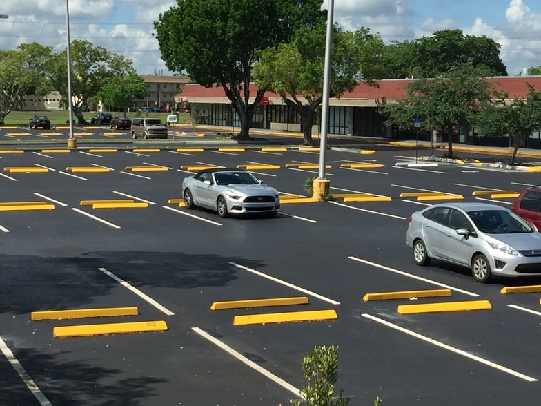 More Photos Of 8250-8354 W Oakland Park Blvd, Sunrise Unknown For Lease