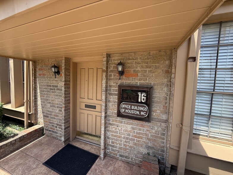 More Photos Of 6910 Bellaire Blvd, Houston Office Residential For Lease